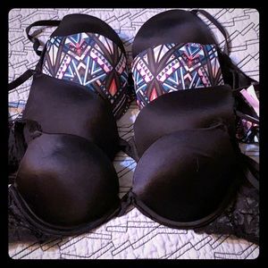 Lot of 4 Victoria Secret bras. Push up - 34B